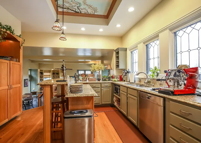 Harvey House Bed & Breakfast